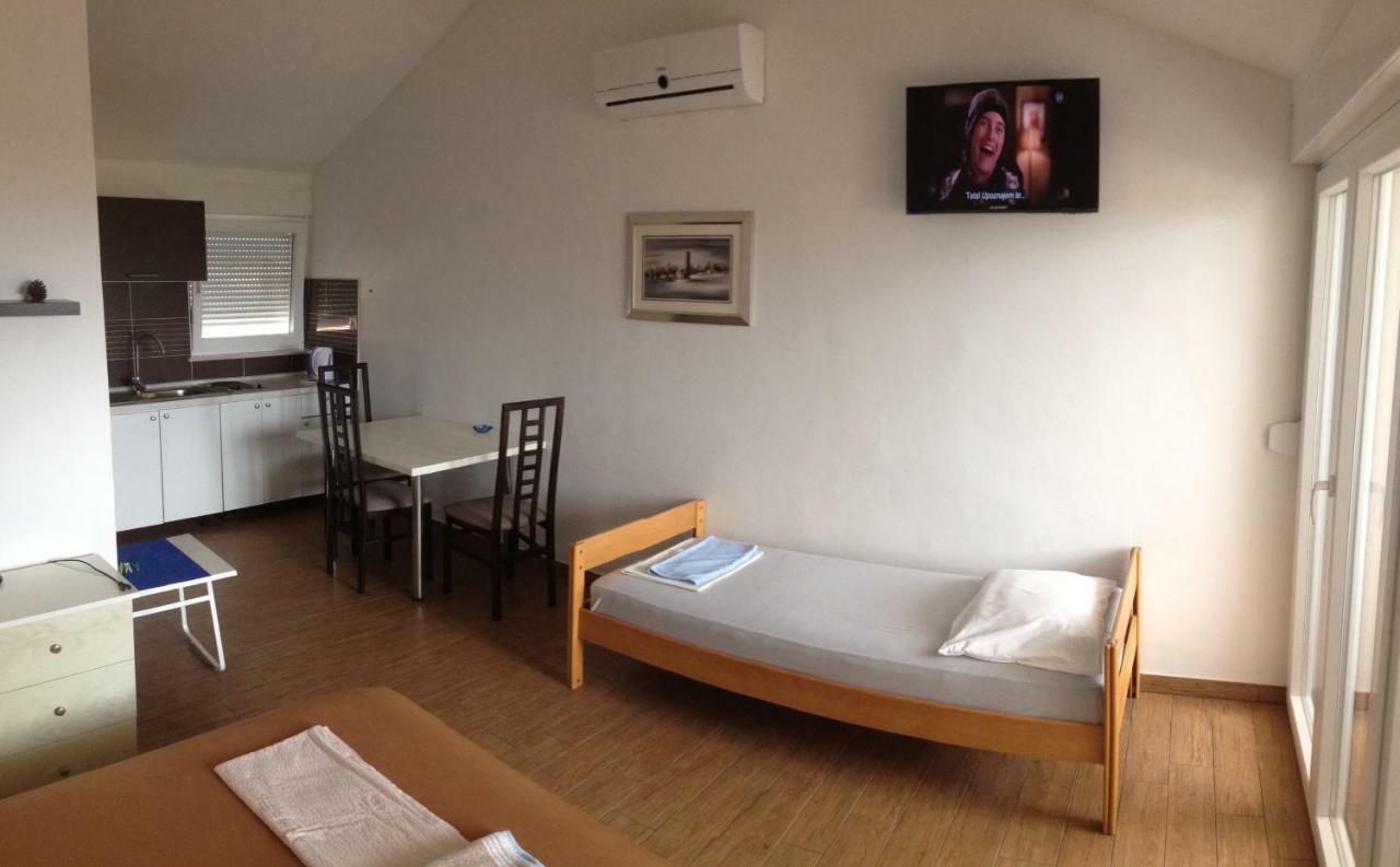 Apartments Dubravka Pirovac Εξωτερικό φωτογραφία